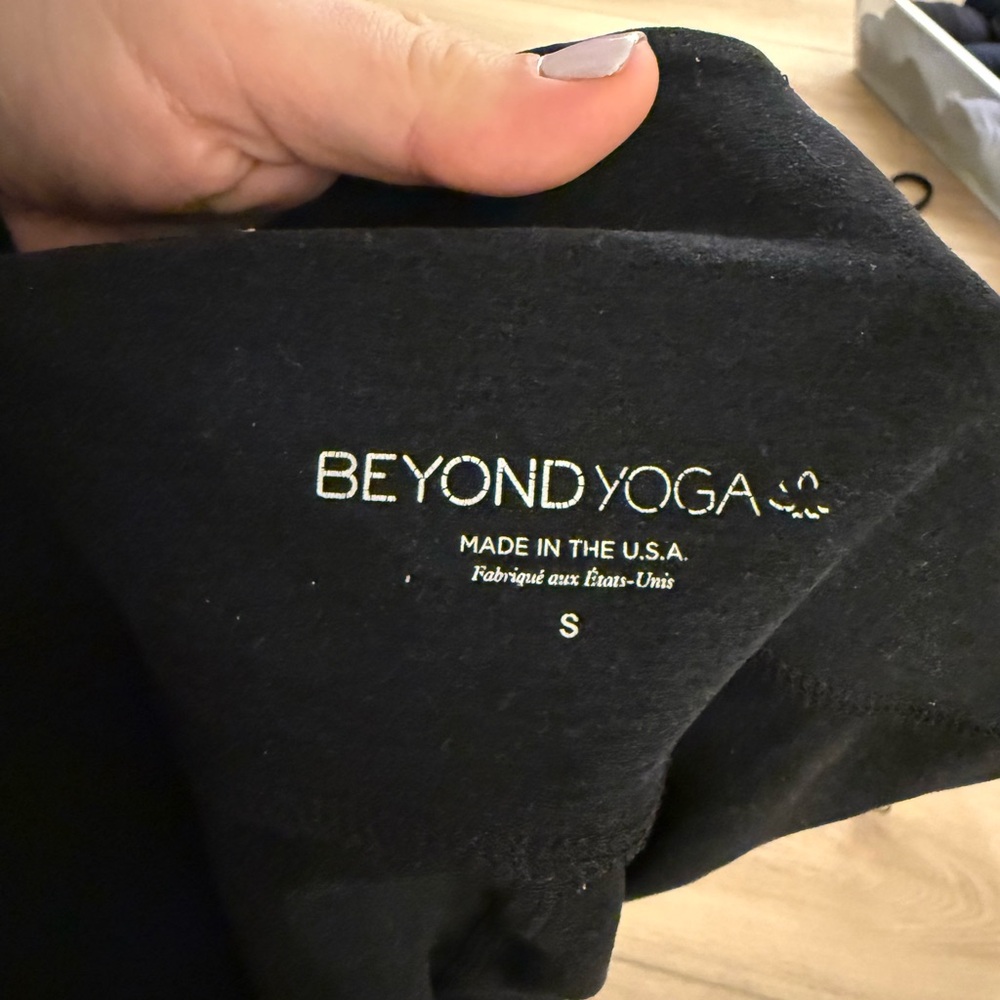 Beyond Yoga Set - Picture 2 of 3